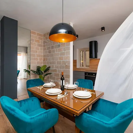 Apartments4you 5 - Brand New Luxury 2-br - 200 Meters From The - Free Parking - Beautiful Terrace Daire Supetar