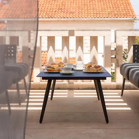 Daire Apartments4you 5 - Brand New Luxury 2-br - 200 Meters From The - Free Parking - Beautiful Terrace