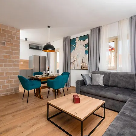 Apartments4you 5 - Brand New Luxury 2-br - 200 Meters From The - Free Parking - Beautiful Terrace Daire