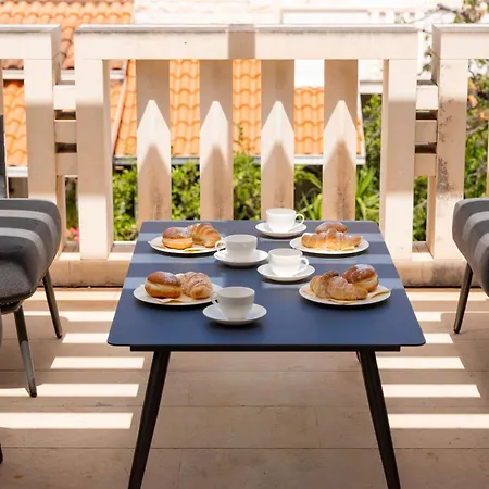 Apartments4you 5 - Brand New Luxury 2-br - 200 Meters From The - Free Parking - Beautiful Terrace Daire *