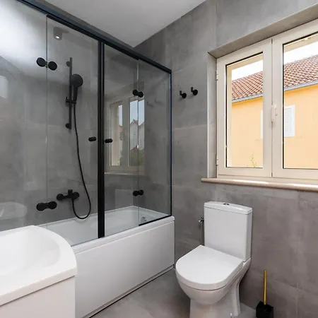 Apartments4you 5 - Brand New Luxury 2-br - 200 Meters From The - Free Parking - Beautiful Terrace Daire *