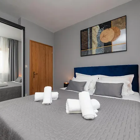 Apartments4you 5 - Brand New Luxury 2-br - 200 Meters From The - Free Parking - Beautiful Terrace Daire
